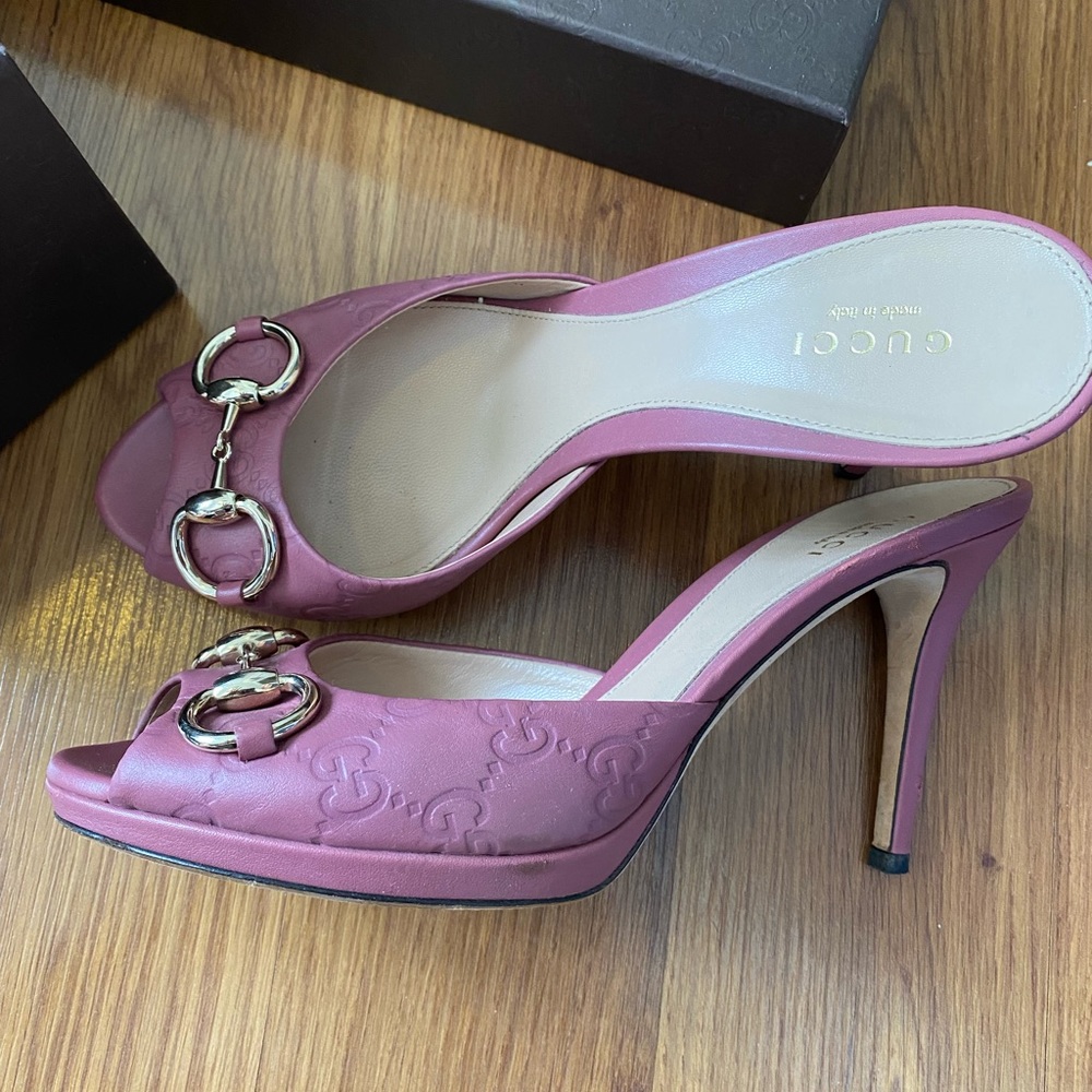 GUCCI SLIPPERS